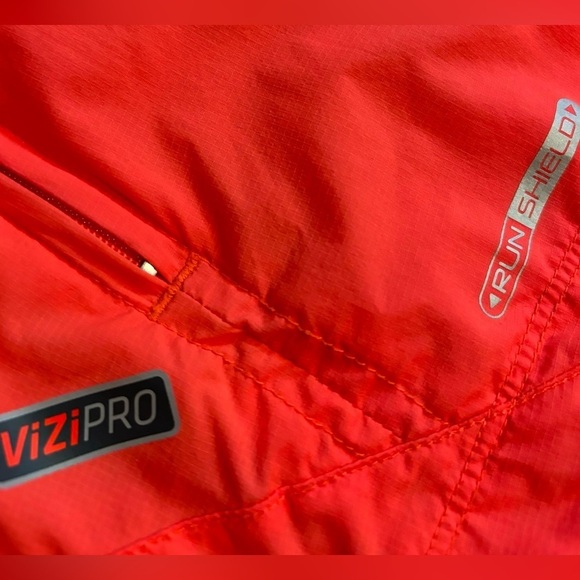 SAUCONY RUN SHIELD VIZI PRO LIGHTWEIGHT ZIP HOODED NEON BREEZE VEST, SIZE XS - Picture 10 of 15
